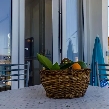 Mare アパート トロギール